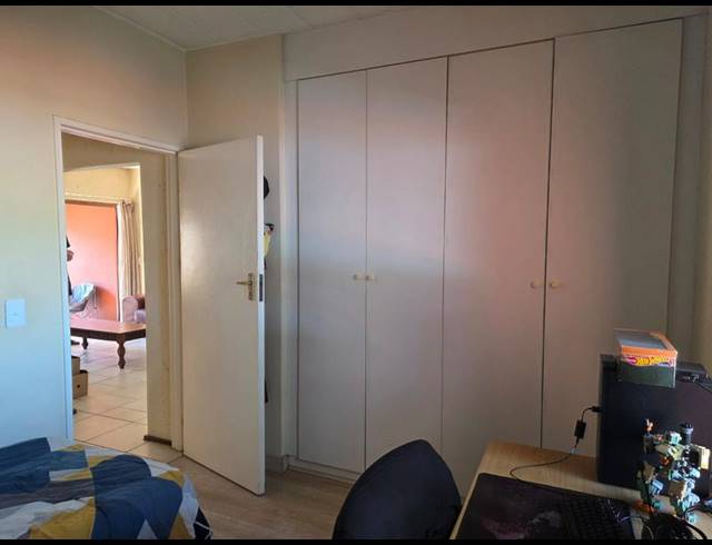 2 BEDROOM APARTMENT FOR SALE IN SUNNINGHILL